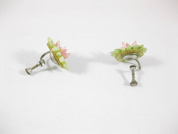 Green and Pink Shell Screw back Earrings, 1940s D… - image 3