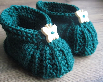 Dark green woolen baby booties with wooden butterfly button