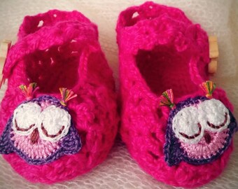 Very sweet crocheted pink baby girl cotton booties/baby slippers/decorated with crocheted cotton owl/gift for baby/0-3 month/ready to ship