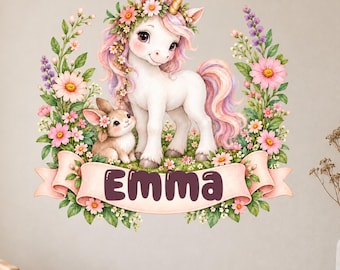 Vinilo decorativo de unicornio personalizado con nombre, prado de flores y conejito, adorable decoración para habitación infantil en colores pastel, regalo para nacimiento o bautizo.