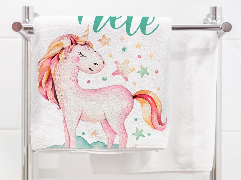 Handtuch Kinder personalisiert mit Namen, rosa Einhorn für Mädchen, kuscheliges Badetuch Duschtuch Strandtuch, Personalisiertes Geschenk Bild 2