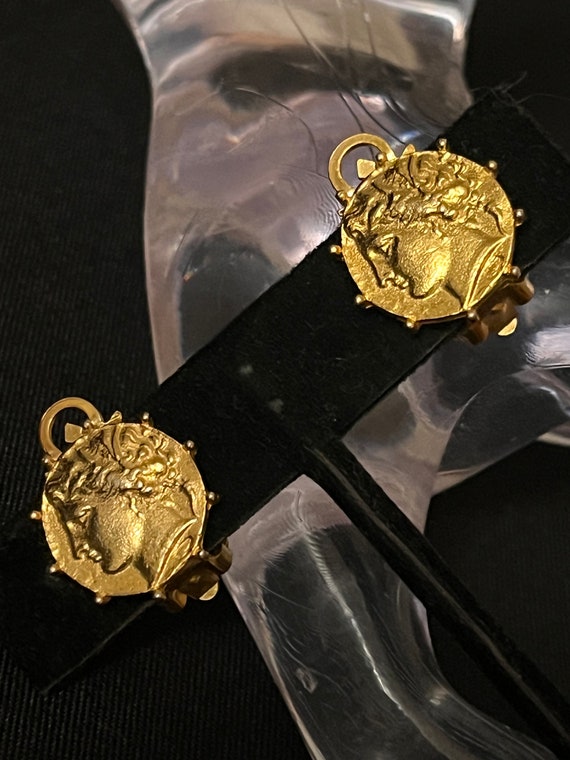 Vintage Marvella Roman coin gold tone earrings- gr
