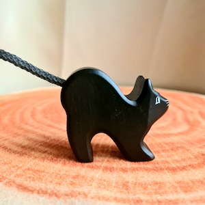 Chat noir, chat en bois, figurine de chat noir