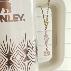 Accesorios de la Copa Stanley • Dije para vaso Stanley • Dije con inicial personalizada para el mango del vaso • Dije para el mango de una botella de agua •