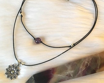 Flower Power Choker, Healing Crystal Double Wrapped Choker Necklace, Flower Charm Choker, Daisy Jewelry, Hippie Gemstone Necklace