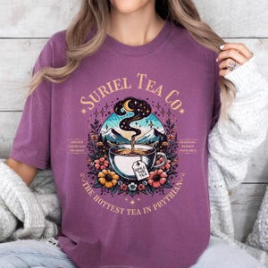 Suriel Tea ACOTAR Shirt, Suriel Tea Co Shirt, Velaris T-Shirt, Ein Gericht der Dornen & Rosen Shirt, SJM Merch, Bücherwurm Valentinstag Geschenk für Sie