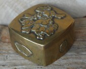 Fine Antique Bronze Japanese Meiji Era Hinged Box Applied flowers, berries , birds and blossoms