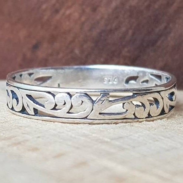 Vintage Sterling Silver Scroll Work Design Band Ring Uk size P Us size 8