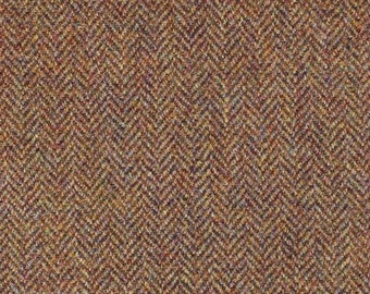 Tweed : pure laine - tissé traditionnellement - écossais. Convient pour le rembourrage et le chemisage. « Henry » est une couleur beige riche à chevrons, un classique chez E+F