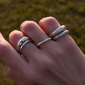 Anillos de plata orgánicos hechos a mano: apilables o individuales