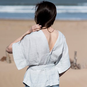 Linen Blouse Motumo – 16P1  Kimono style linen blouse can be worn loose or belted.
