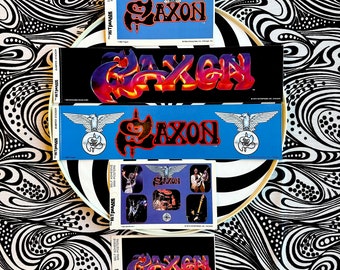 8 val! KLASSISK SAXONSK miniaffisch från 1982 + bildekal Oanvänd Dödsutgåva!