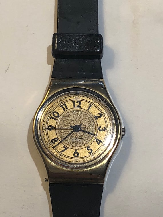 1990s Gold Floral Detailed Fortnum Swatch