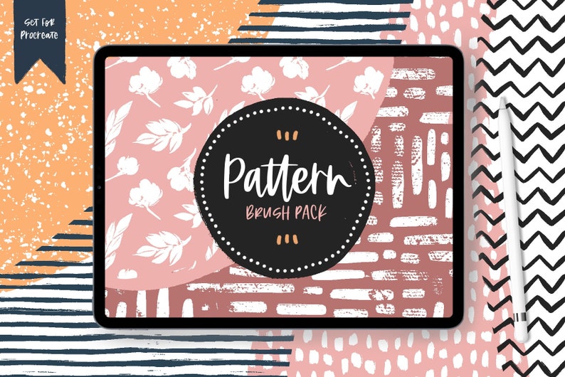 Może przedstawiać: Tablet cyfrowy wyświetlający zestaw pakiet&oacute;w pędzli wzor&oacute;w do Procreate. Tablet jest otoczony r&oacute;żnymi wzorami, w tym wzorem kwiatowym, wzorem w paski, wzorem w kropki i wzorem chevron. Tekst "Pattern Brush Pack" jest wyświetlany na tablecie.