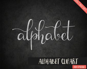 以下が含まれることがあります： 暗いグレーのテクスチャ背景の中央に、白い筆記体フォントで「alphabet」という文字が配置されたデジタルグラフィック。右上の赤い斜めのバナーには「36 PNG FILES 300 DPI」と記載され、下部の黒い帯には「ALPHABET CLIPART」および「BY PEDE」と表示されています。