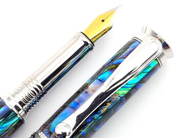 Pluma estilográfica o roller Marshall Jr de concha de abulón rodio y titanio negro