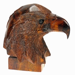 Buste de tête d&#39;aigle en bois de fer du désert sculpté