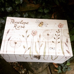Meadow personalised keepsake memory box, floral design, hinged lid large wooden box, jewellery box, bespoke box 画像 5