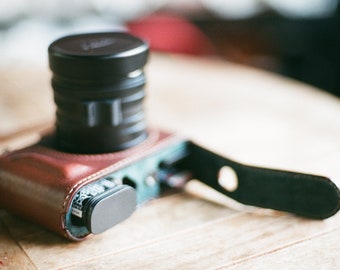 Arte di mano - Half case for Leica Q2 / Battery & SD card access door type