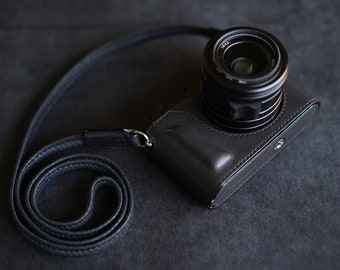 Stealth edition / half-case for Leica Q2 monochrom