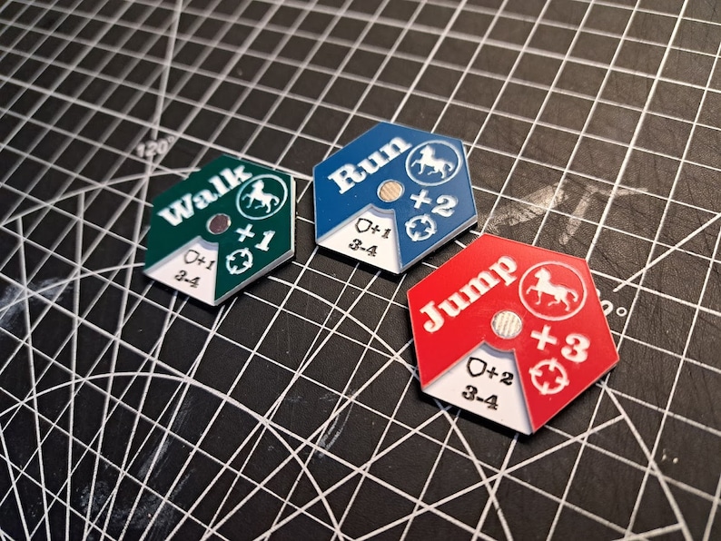 Puede incluir: Tres fichas de juego hexagonales con fondos de colores diferentes y texto blanco. Las fichas est&aacute;n etiquetadas como "Walk", "Run" y "Jump". Cada ficha tiene un icono de caballo blanco y un valor num&eacute;rico.