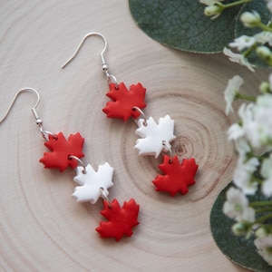 Handgefertigte kanadische Ahornblatt Ohrringe, leichter roter Ton, kanadischer Stolz Schmuck, ideales Geschenk für den Kanada Tag