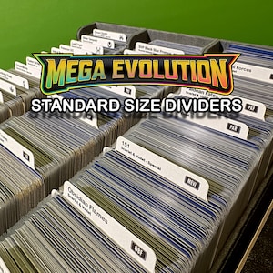 Puede incluir: Imagen de divisores de cartas con la leyenda "MEGA EVOLUTION STANDARD SIZE DIVIDERS". Los divisores son blancos con texto negro, separando pilas de cartas. Las cartas tienen tonos azules y verdes. La imagen incluye texto como "Obsidian Flames" y "Scarlet & Violet."