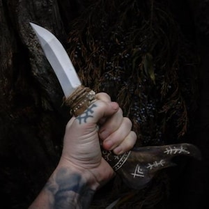 Made to Order : Deer Jawbone Ritual Knife Shamanism Petroglyph Design image 7