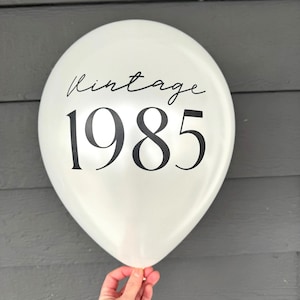 Vintage 1985 Balloons – Chic 40th Birthday Party Decorations in Pearl White with Black Font