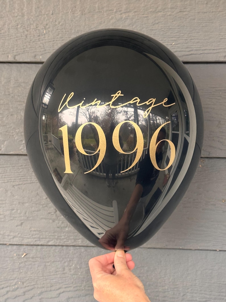 Black and gold 30th Birthday latex balloon that reads Vintage 1996 in a gold metallic font.  Perfect for a 30th Milestone, such as a Birthday, Anniversary or Class Reunion.
