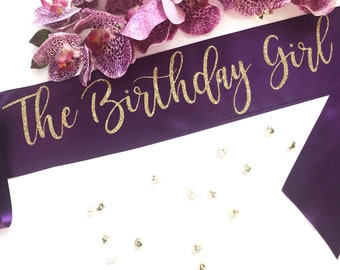 Banda de cumpleaños para niña: accesorio de fiesta de satén (caja de regalo incluida)