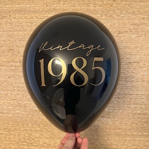 Decorazioni per il 40° compleanno - Palloncini vintage 1985 - Neri o bianchi con carattere metallico dorato per feste di 40° compleanno