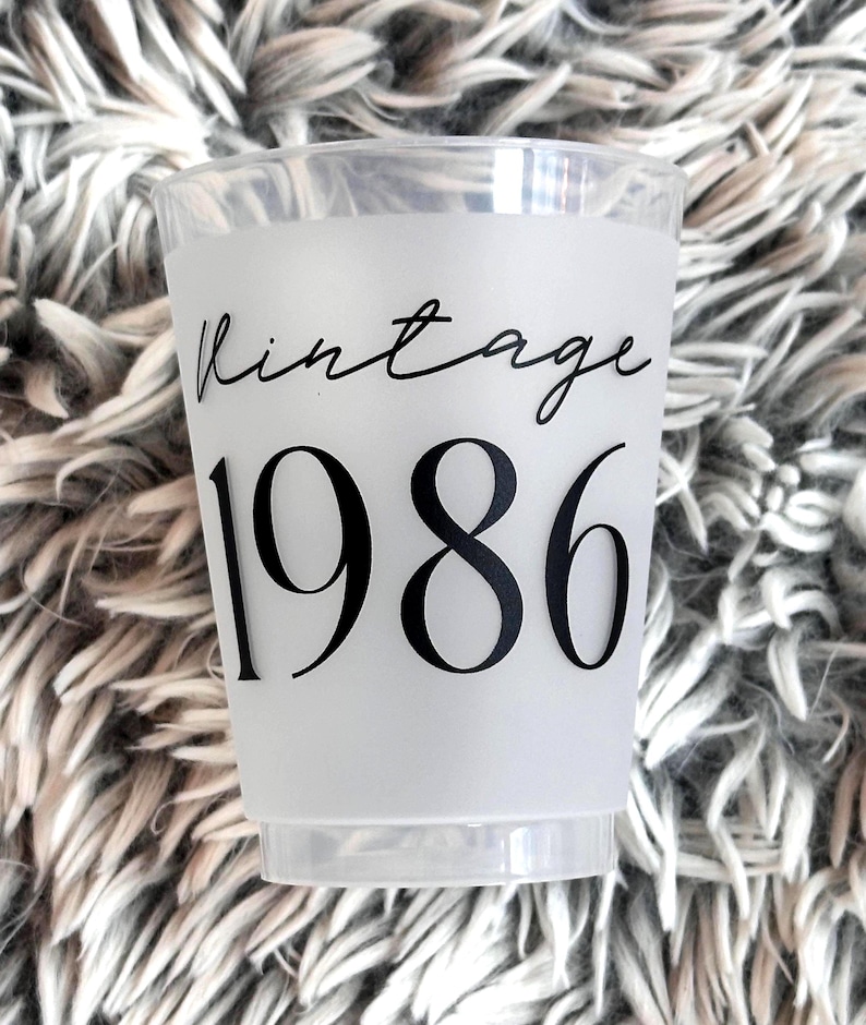 Frosted 16 ounce plastic reusable cup that reads Vintage 1986 in black font.  40th Birthday Party Favor.  These can also be used for a 40th Class Reunion, or a 40th Anniversary Cocktail Cup
