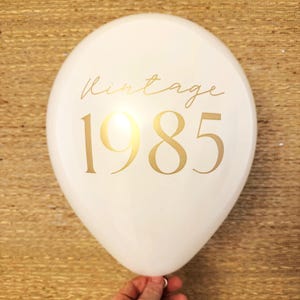40th Birthday Decorations - Chic Vintage 1985 Balloons – Black or White with Gold Metallic Font for 40th Birthday Parties