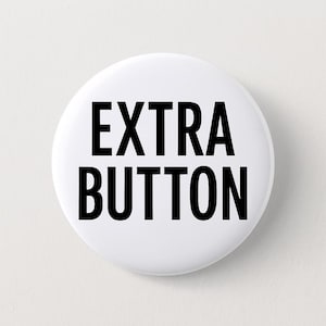 Puede incluir: Botón blanco con texto negro que dice "EXTRA BUTTON".