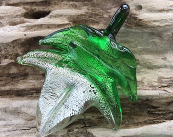 Colgante de hoja de vidrio verde lima de Murano: vidrio artístico estilo Murano