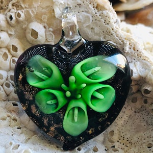 Inner Flower Heart Lampwork Pendants /  Glass Heart  / Heart Charm /Blown Glass Pendant. {C5-94#00815}