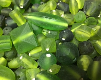 50pcs Vintage  Green Seaglass Mix Glass Beads/ BULK Green Assorted Shapes Matte Beads /Vintage Jewelry Supplies.{Q2-1595#02171}