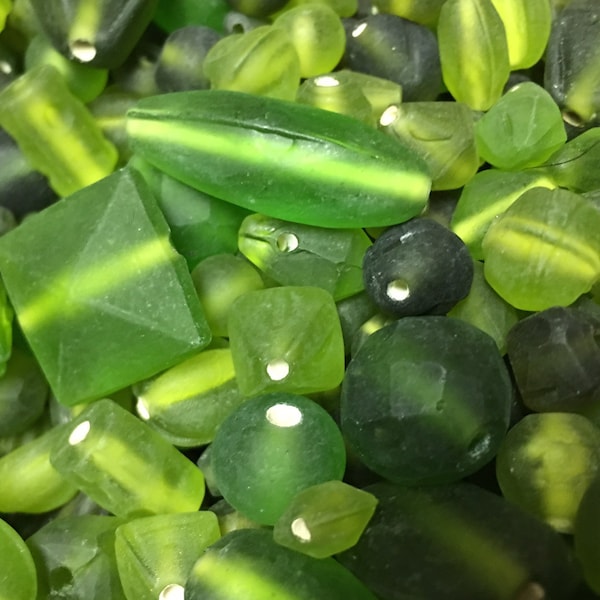 50pcs Vintage  Green Seaglass Mix Glass Beads/ BULK Green Assorted Shapes Matte Beads /Vintage Jewelry Supplies.{Q2-1595#02171}