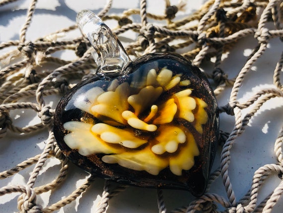 SUPPLY:  Inner Flower Heart Lampwork Pendants / G… - image 2