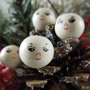 25pc Doll Face Beads/ Round Wood Smiley Face Beads / Angel Face Beads /14mm Beads. {B1-42#00203}