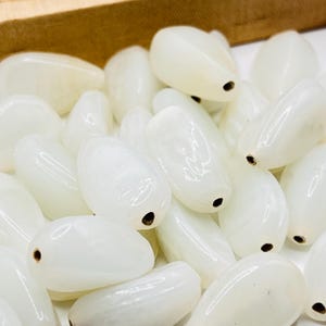 Vintage 20pc  Mixed Up Milky Glass Beads / White Color Glass Beads. {F4-208#1385}