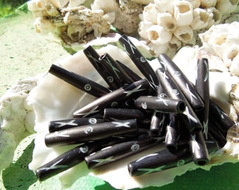 6 pezzi di perline tubolari in osso di bufalo intagliato: gioielli rustici in bianco e nero