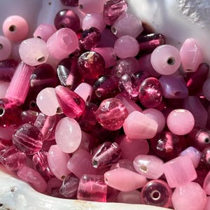 50grams Vintage Random Mixed Shape Pink Glass Beads/  Glass Bead Assortment. {R3-1632#2356}