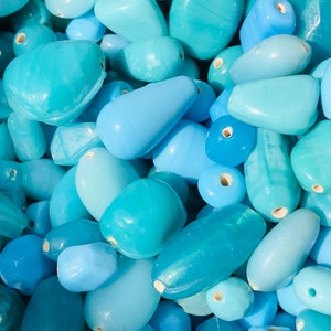 Vintage 50pc Mixed Up Sea Blue-Green Opaque Beads/ Mix Glass Beads. {C7-103#001001}