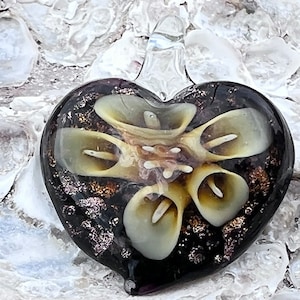Inner Flower Heart Lampwork Pendants /  Glass Heart  / Heart Charm /Blown Glass Pendant. {C5-94#00815}