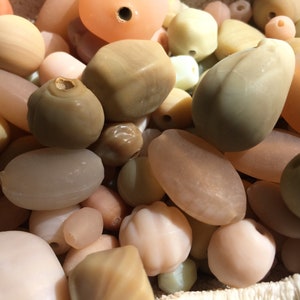 50pcs Vintage Mixed Up Opaque Matte Glass Beads / Bone Color Glass Beads. {P2-1571#2052}