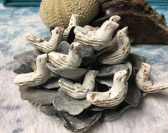 10pcs Distressed Terra-cotta Birds / Ceramic Beads  / Hand Made / Hand Painted / 25mm. {D6-136#0001028}