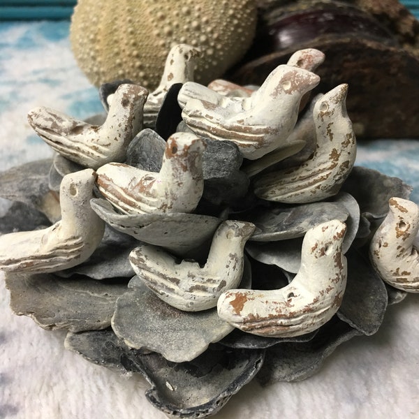 10pcs Distressed Terra-cotta Birds / Ceramic Beads  / Hand Made / Hand Painted / 25mm. {D3-122#000377}