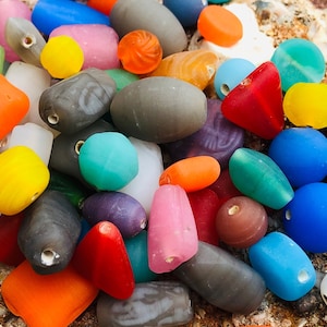 50pc Vintage Mixed Up Translucent Matte Glass Beads / Bright Colors Glass Beads. {G5-1671#2556}